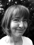 Portrait Elma Strauch, Praxis für Kleintiere und Tierpysiotherapie Sybille Nehring Portrait, Schwarzweißfoto